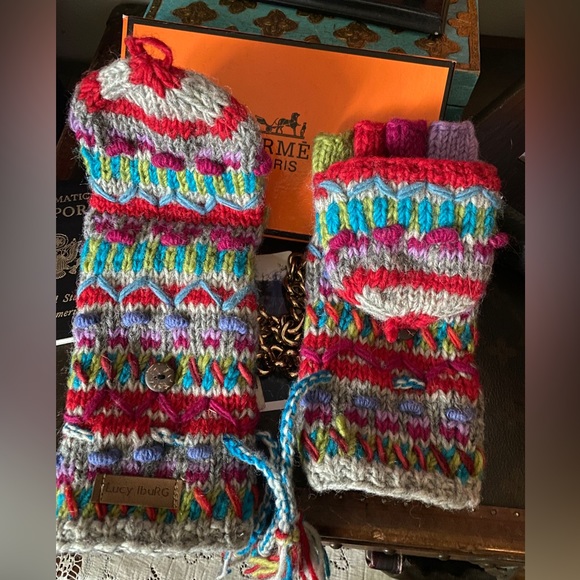 Sweetest LUCY IBURG colorful Wool handcrafted in Peru Hat Mitten SET Accessory - Picture 8 of 12